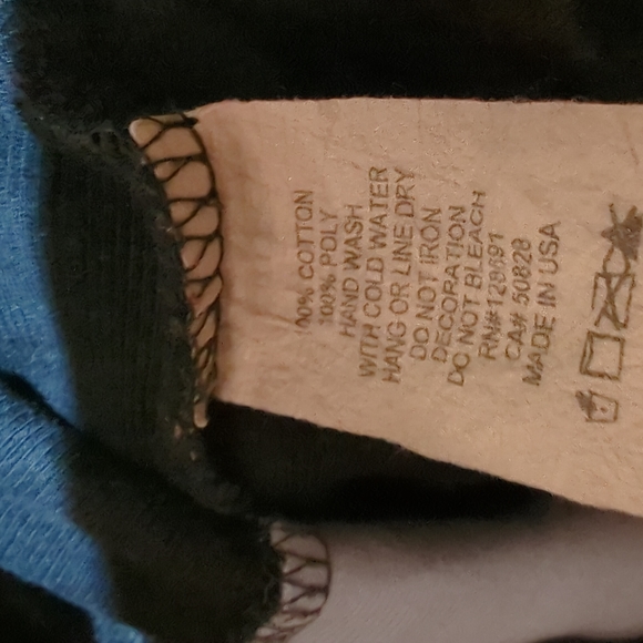 Vanilla Sugar brand short sleeve print top, with front zipper. Olive,Gray,Black - Picture 2 of 4